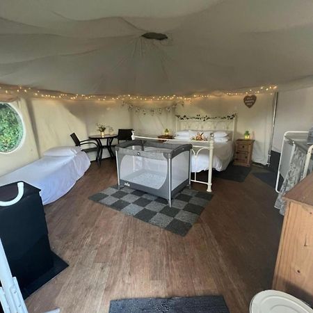 Old Dairy Farm Glamping Hotel Emsworth Bagian luar foto