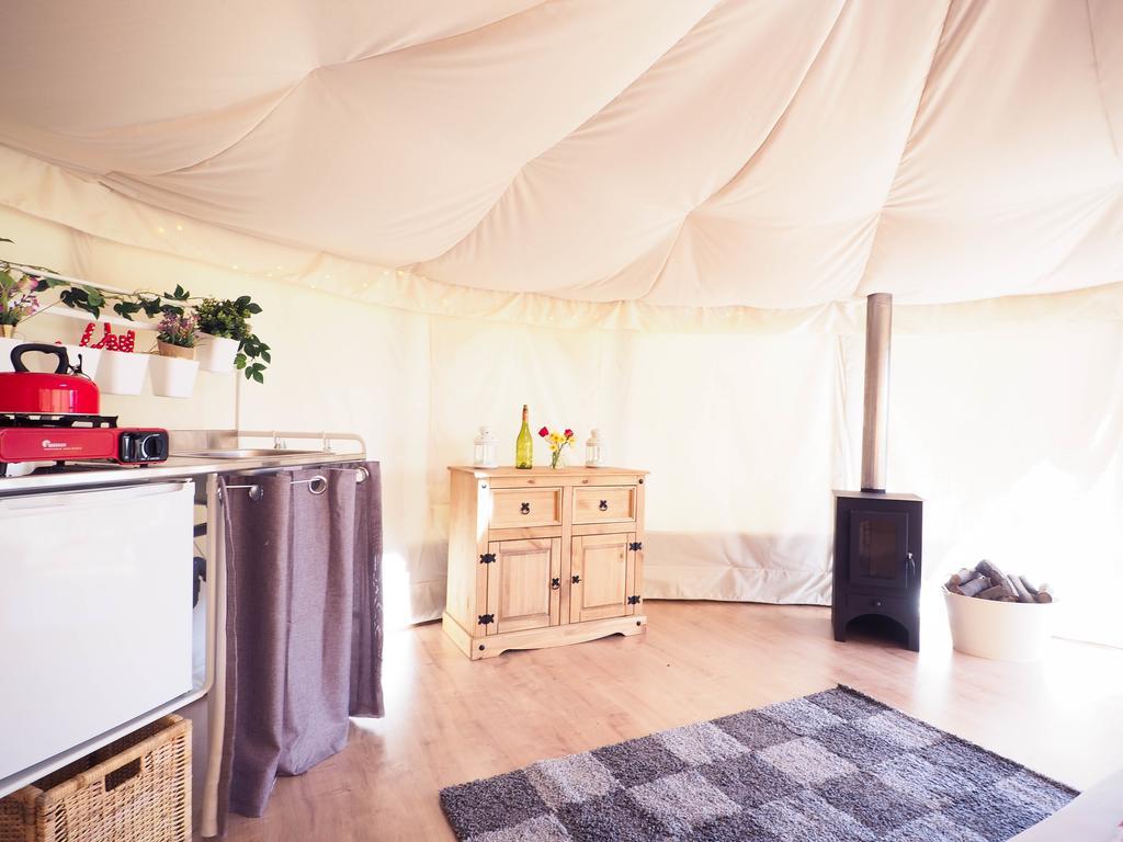 Old Dairy Farm Glamping Hotel Emsworth Bagian luar foto